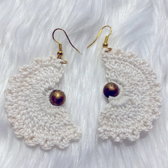 ๐๐ New Handmade Crochet Half Circle White Earrings One Of A Kind ๐๐ ! - Picture 2 of 5